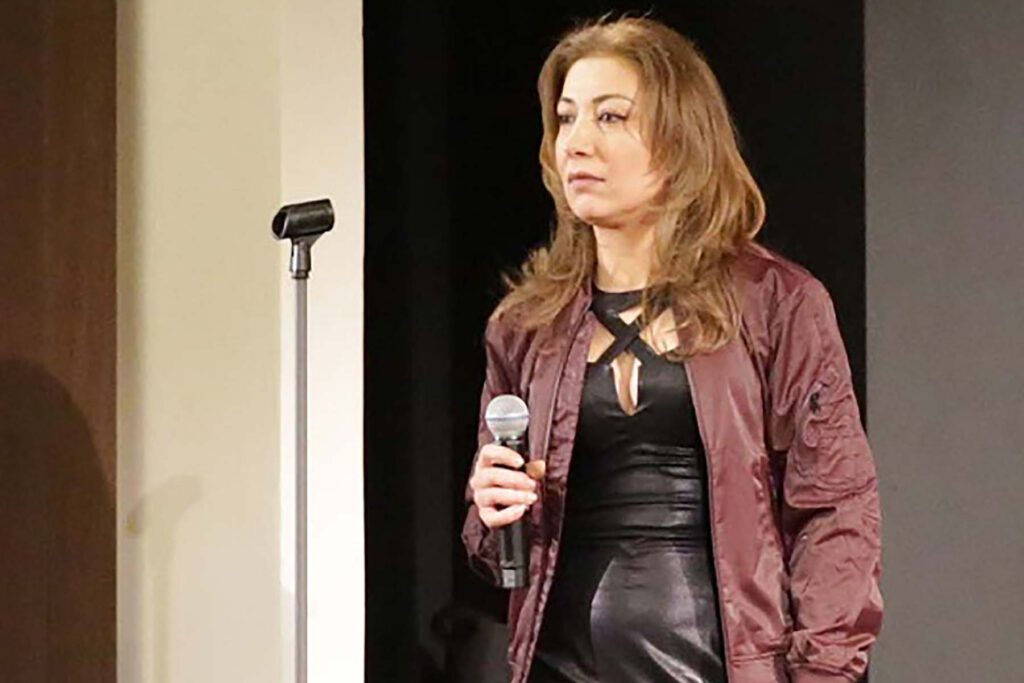 Eindrücke der Veranstaltung zum 8. März 2017 im Gewerkschaftshaus. Zu sehen sind Rednerinnen auf dem Podium und Gästinnen im Publikum.