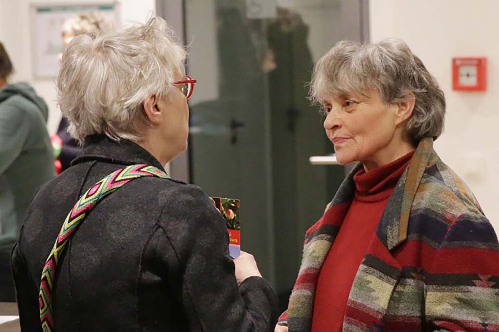 Eindrücke der Veranstaltung zum 8. März 2017 im Gewerkschaftshaus. Zu sehen sind Rednerinnen auf dem Podium und Gästinnen im Publikum.